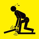 エスカレーター乗降板挟まれ